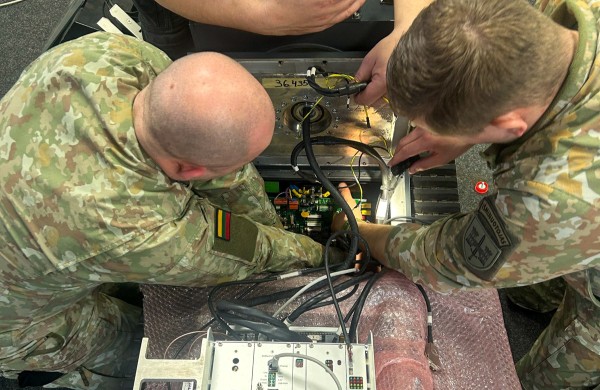 Vokietijoje parengti pirmieji Lietuvos kariuomenės robotų mechanikai