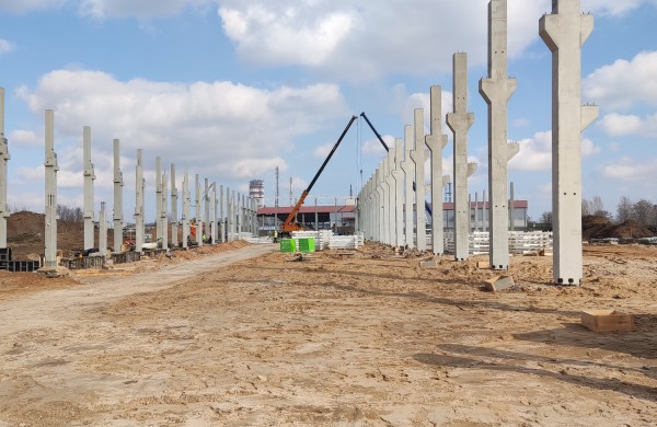 Jonavoje įkasta simbolinė kapsulė žyminti „GlassLT Fire“ gamyklos statybas