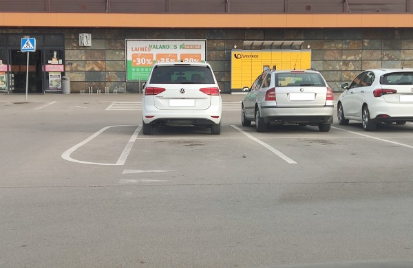 Po avarijos prie „Norfos“ - klausimai dėl ženklinimo: prekybos centras skundų sako negavęs