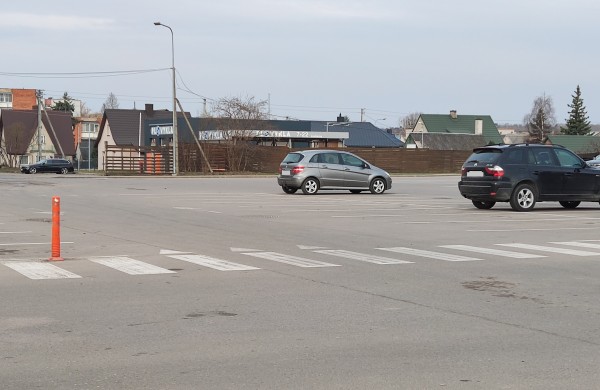 Po avarijos prie „Norfos“ - klausimai dėl ženklinimo: prekybos centras skundų sako negavęs