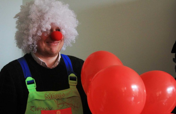 Jonavos ligoninės vaikų skyriui įteiktas simbolinis 1000 eurų čekis