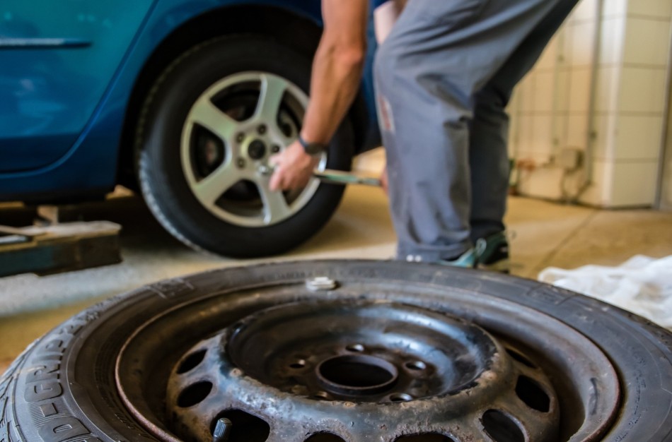 Nuo balandžio 1 d. galima važiuoti su vasarinėmis padangomis: senas panaudotas padangas galite priduoti nemokamai