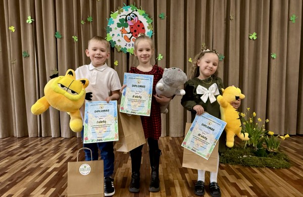 Spalvinga eilėraščių pievelė