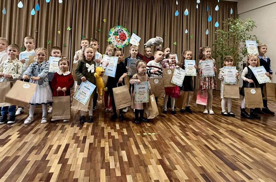 Spalvinga eilėraščių pievelė