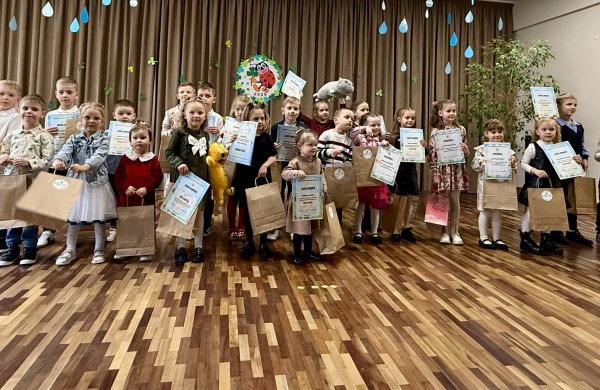 Spalvinga eilėraščių pievelė