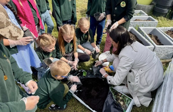 Startavo iniciatyva ,,Kryptis – profesijų pasaulis 2026“. Vaikai kviečiami išbandyti tėvų profesijas 