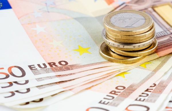 Vyriausybė pritarė laikinai mažinti akcizą dyzeliniam kurui: kaina galėtų mažėti 6 centais