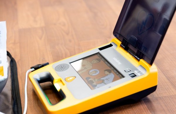 Jonavoje ir kaimiškose seniūnijose įrengti išoriniai defibriliatoriai