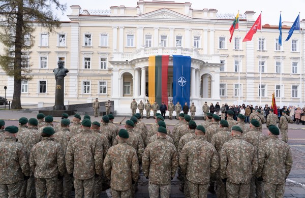 Pasveikinti ir apdovanoti iš misijos Kosove grįžę Lietuvos kariai