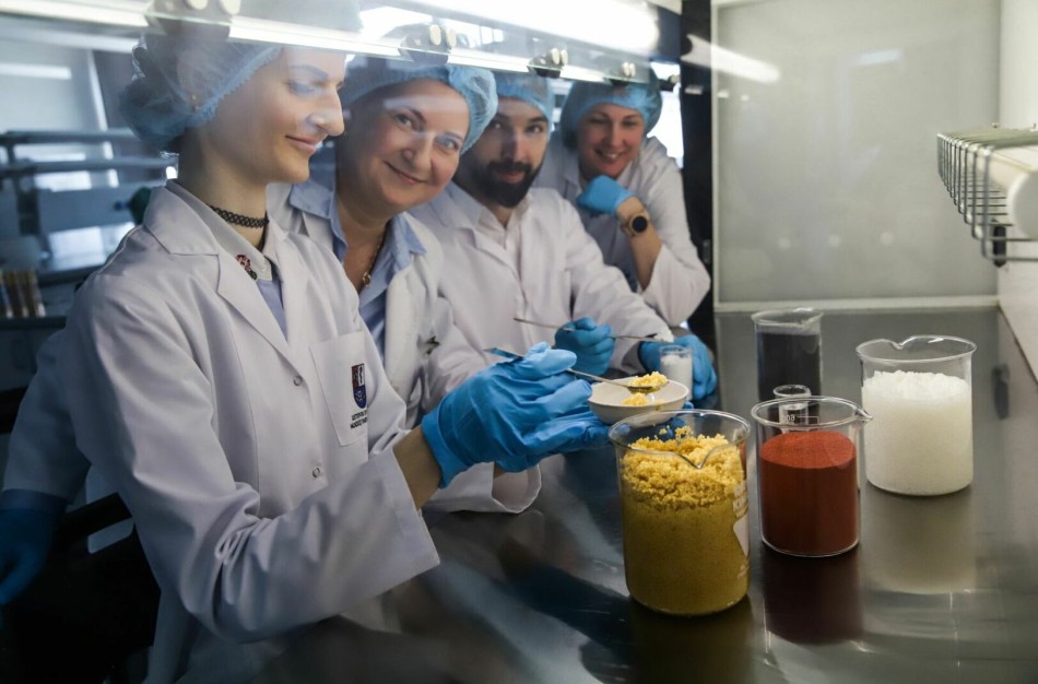 Studentės idėja virto inovacija: LSMU sukurta kapsuliuota dermakosmetika su dvigubo veikimo technologija