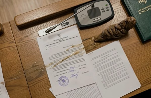 „Baltosios pirštinės“ pristato provokuojantį vaizdo klipą: tai, ką išvysite, gali priversti nusisukti