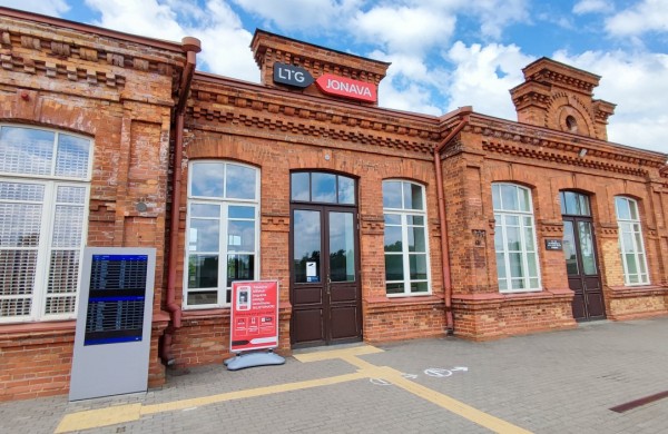 Lietuvos autobusų ir geležinkelių stotyse uždaromos bilietų kasos: gyventojams kaip niekad svarbu išmokti naudotis elektroninėmis transporto paslaugomis