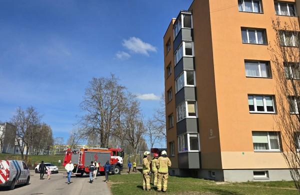 Jonavoje ant kojų sukeltos ugniagesių pajėgos