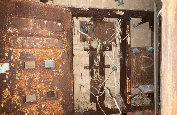 Apleista daugiabučio dalis Upninkuose kelia grėsmę: „Situacija kasdien blogėja“