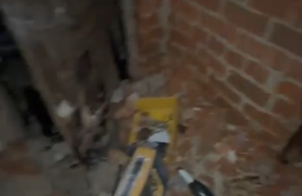 Apleista daugiabučio dalis Upninkuose kelia grėsmę: „Situacija kasdien blogėja“