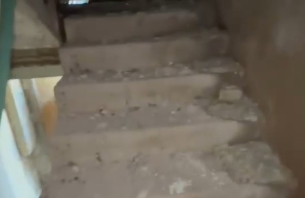 Apleista daugiabučio dalis Upninkuose kelia grėsmę: „Situacija kasdien blogėja“