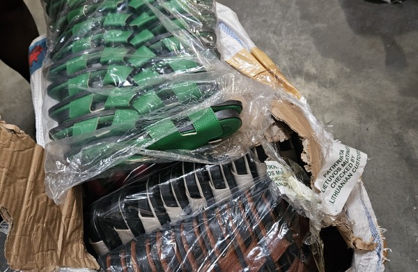 Muitinė užkardė klastočių tranzitą: padirbiniai keliavo iš Šveicarijos