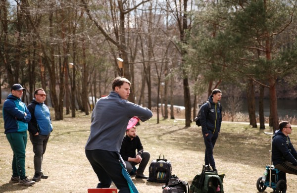 Rekordinis savaitgalis Jonavos diskgolfo parke – Lietuvos diskgolfo dvejetų čempionate varžėsi net 80 porų 