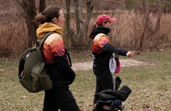 Rekordinis savaitgalis Jonavos diskgolfo parke – Lietuvos diskgolfo dvejetų čempionate varžėsi net 80 porų 
