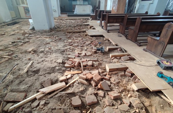 Remontuojamoje Jonavos Šv. apaštalo Jokūbo bažnyčioje – netikėti radiniai ir sudėtingi sprendimai 