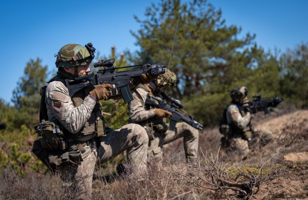 Pratybose „Juodoji strėlė 2026“ –  koviniai šaudymai į antžeminius taikinius ir dronus