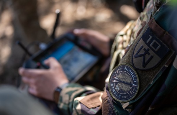 Pratybose „Juodoji strėlė 2026“ –  koviniai šaudymai į antžeminius taikinius ir dronus