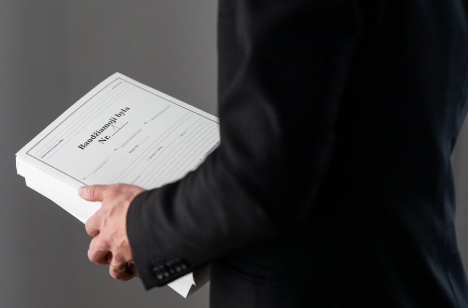 Baigtas vairavimo mokyklų išduodamų diplomų klastojimo tyrimas: teisme turės atsakyti 12 kaltinamųjų, tarp jų – dvi įmonės