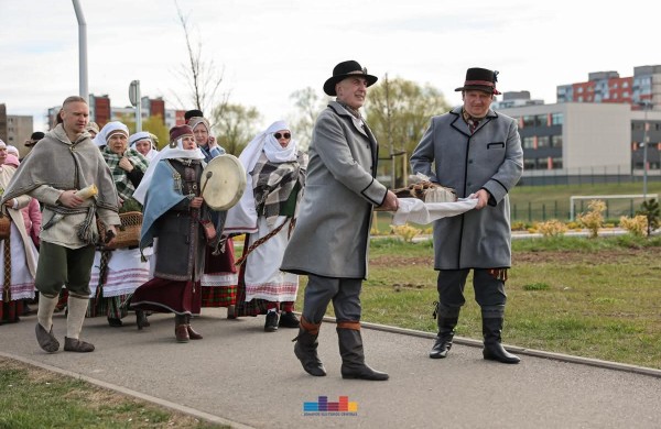 Jonavoje nuvilnijo Jorės šventė: žemė pažadinta dainomis ir senovinėmis apeigomis