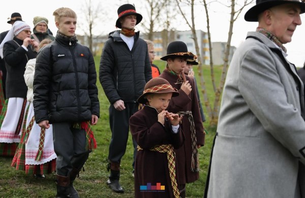 Jonavoje nuvilnijo Jorės šventė: žemė pažadinta dainomis ir senovinėmis apeigomis