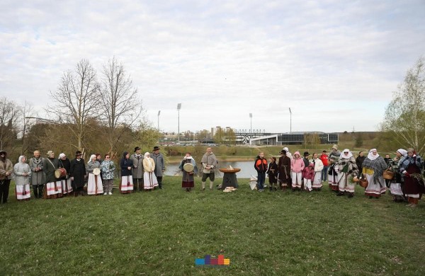 Jonavoje nuvilnijo Jorės šventė: žemė pažadinta dainomis ir senovinėmis apeigomis