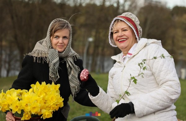 Jonavoje nuvilnijo Jorės šventė: žemė pažadinta dainomis ir senovinėmis apeigomis