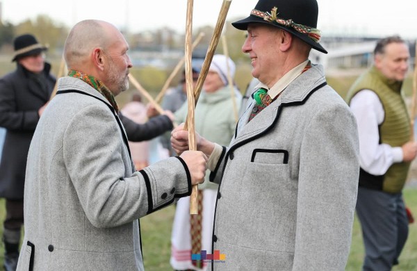 Jonavoje nuvilnijo Jorės šventė: žemė pažadinta dainomis ir senovinėmis apeigomis