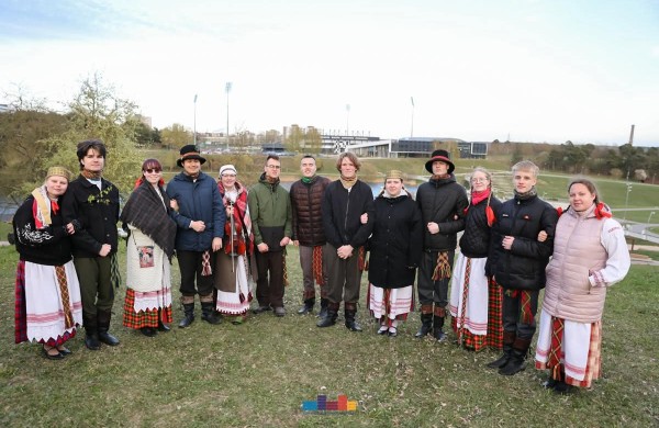Jonavoje nuvilnijo Jorės šventė: žemė pažadinta dainomis ir senovinėmis apeigomis