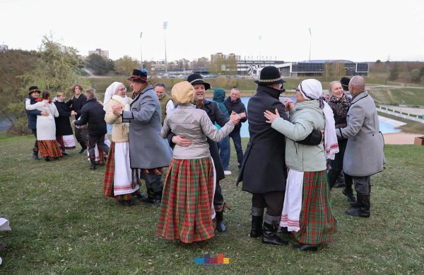 Jonavoje nuvilnijo Jorės šventė: žemė pažadinta dainomis ir senovinėmis apeigomis
