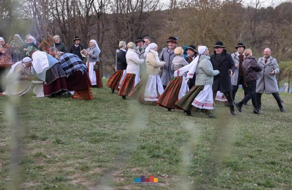 Jonavoje nuvilnijo Jorės šventė: žemė pažadinta dainomis ir senovinėmis apeigomis