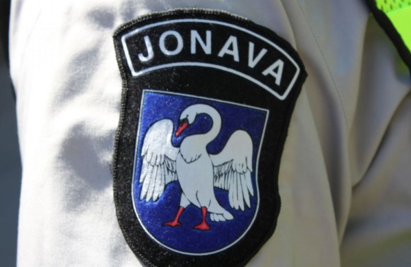 Jonavoje – narkotikai, neblaivus vairuotojas ir įtariama naminės degtinės gamyba
