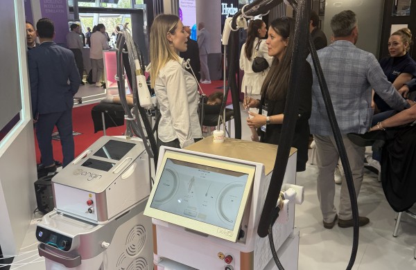 Gydytojas dermatologas K. Pampikas: „Užmirškite pūstas lūpas ir perpildytus skruostus“