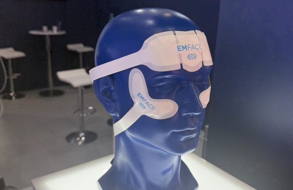 Gydytojas dermatologas K. Pampikas: „Užmirškite pūstas lūpas ir perpildytus skruostus“