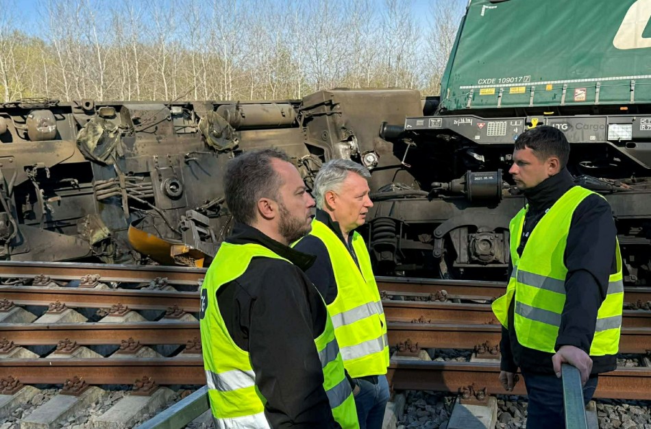 Geležinkelio mazguose – juodasis savaitgalis: nuo bėgių vėl nuriedėjo traukinys
