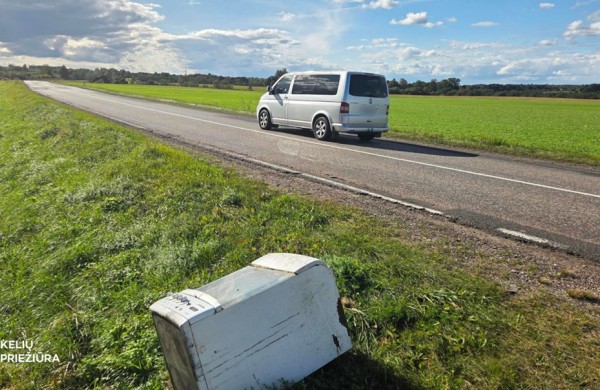 Kelininkai po ilgojo savaitgalio fiksuoja pakelėse paliekamus daiktus
