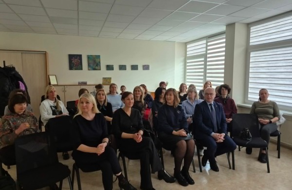 Iniciatyva „Skaitau AŠ, skaityk TU, skaitykime VISI kartu“