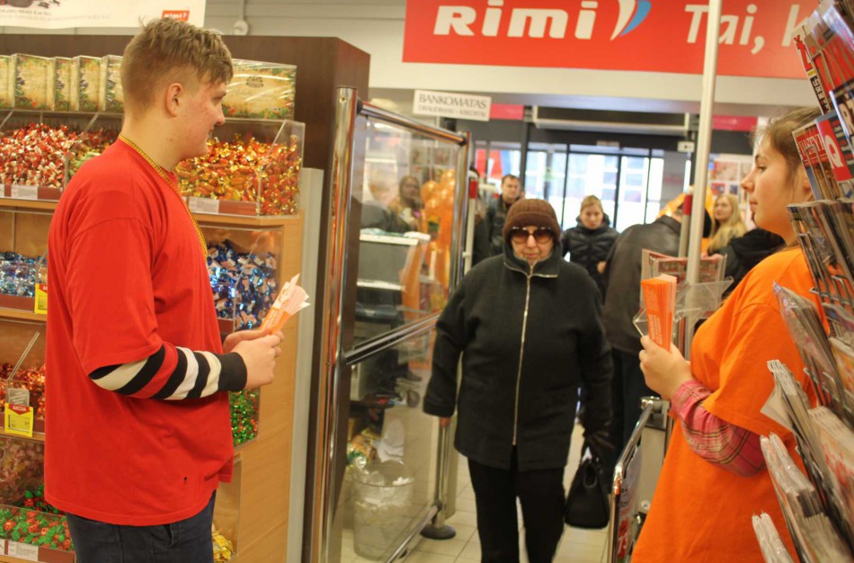 „Maisto banko“ akcijos metu jonaviečiai paaukojo produktų, kurių vertė – daugiau nei 5 tūkst. eurų