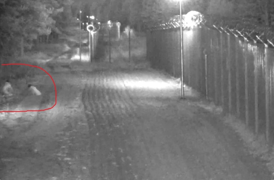 18 migrantų į Lietuvą ropojo iš Baltarusijos iškastu urvu