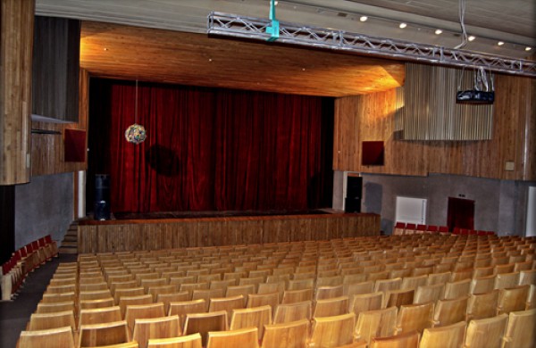 Jonavos kultūros centro didžioji salė pradėta ruošti renovacijai