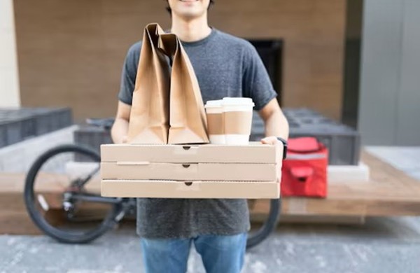 VMVT ir maisto pristatymo platformų atstovai stiprina bendradarbiavimą: daugiau dėmesio maisto kurjerių higienai ir maisto saugai