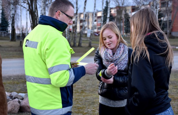 Jonavos rajone dalinti atšvaitai ir liemenės