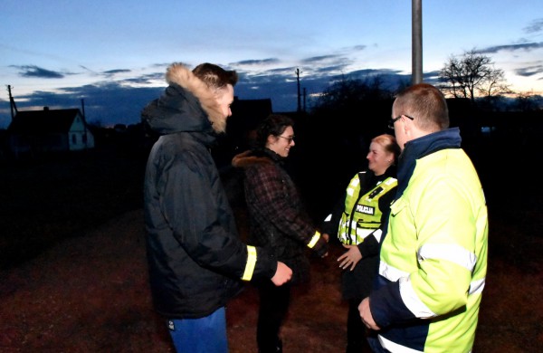Jonavos rajone dalinti atšvaitai ir liemenės