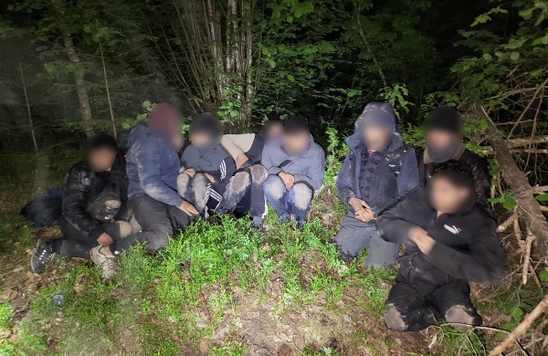 38 į Lietuvą po žeme atropojusius migrantus pasieniečiai grąžino į Baltarusiją