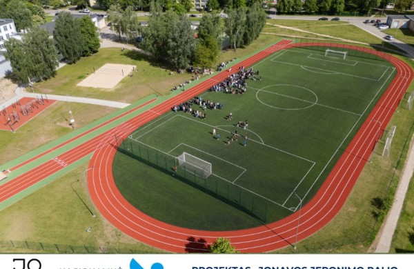 Jeronimo Ralio gimnazijos bendruomenę subūrė Sporto šventė atnaujintame stadione