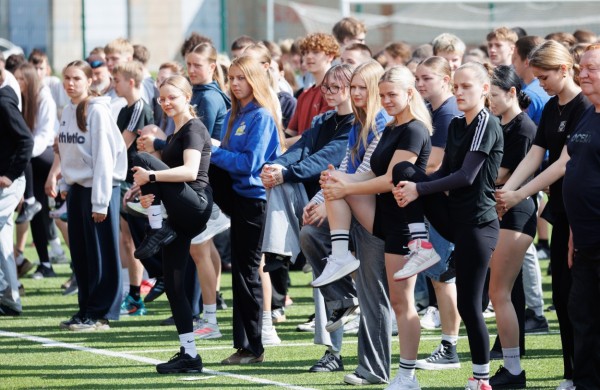 Jeronimo Ralio gimnazijos bendruomenę subūrė Sporto šventė atnaujintame stadione